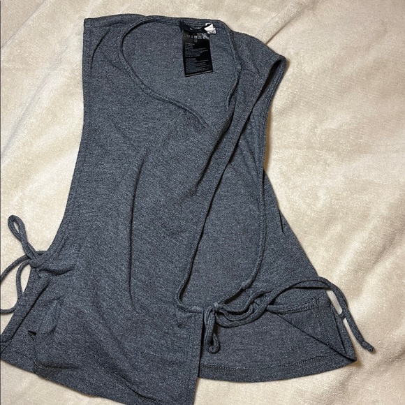 Gray cropped top - Picture 2 of 4